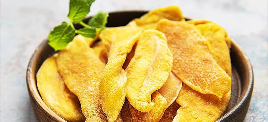 Natural dried mango with benefits for digestion and immunity