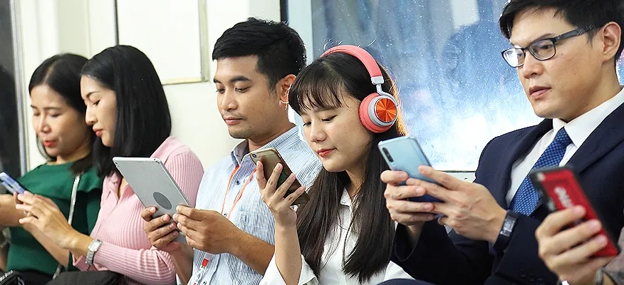 People with forward head posture using smartphone